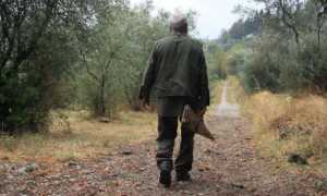 Cacciatore di spalle