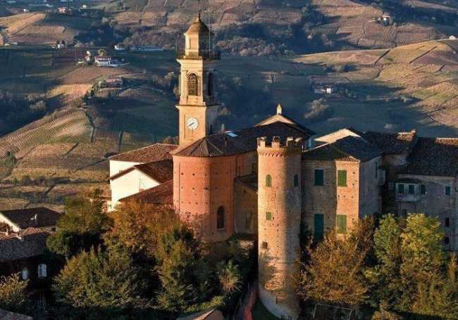 Calosso AT Castello