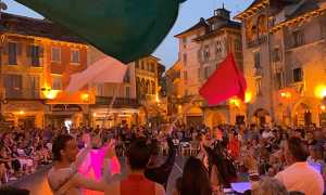 ballo piazza bandiere giovedi