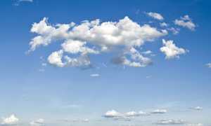 cielo sereno nuvolette