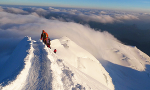 cima montagna neve nuvole panorama