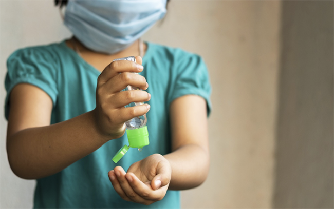 covid bambino runetto mani