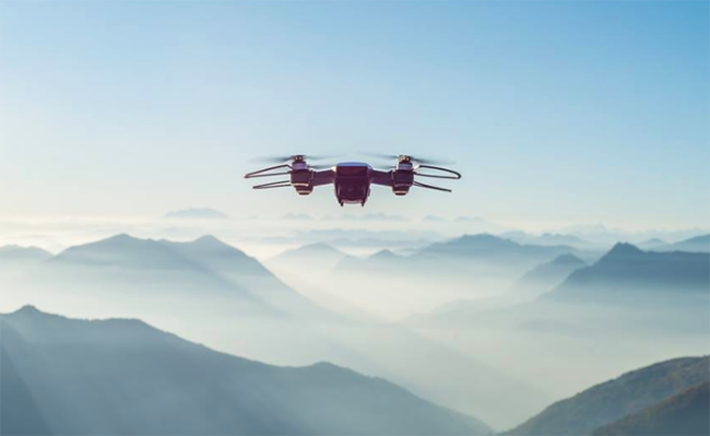 drone volo montagne