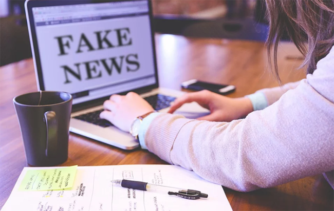 fake news pc ragazza