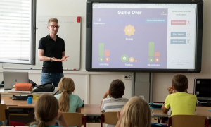 insegnante professore lezione lavagna lim