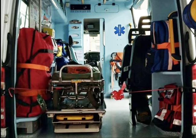 interno barella ambulanza