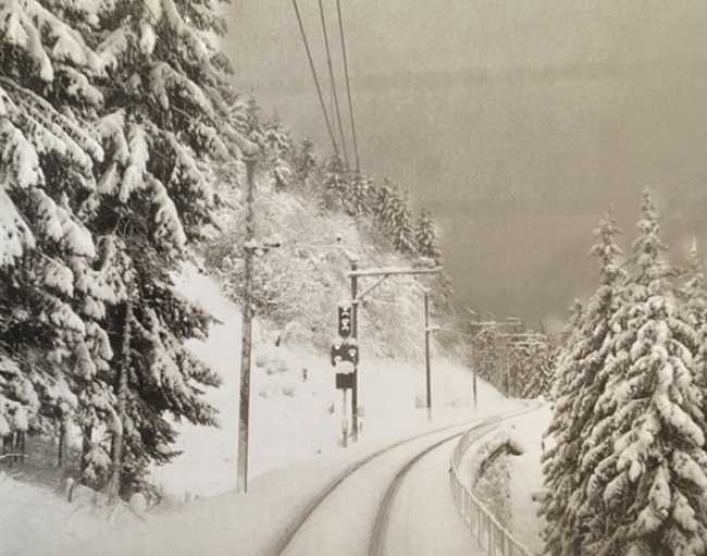 natale binari neve bn