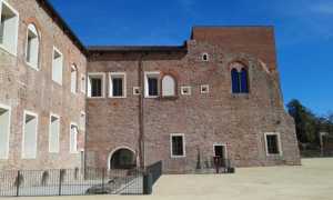 novara castello cortile