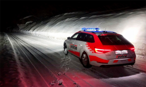 polizia auto neve notte