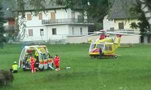prato ambulanza elicottero sera