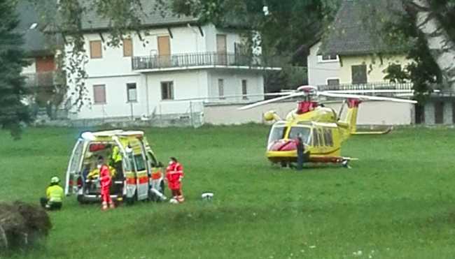 prato ambulanza elicottero sera