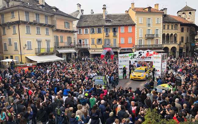 rally arrivo piazza mercato
