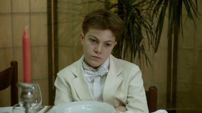 roamini film cameriere pensa