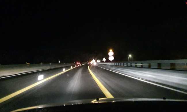 superstrada notte linea gialla