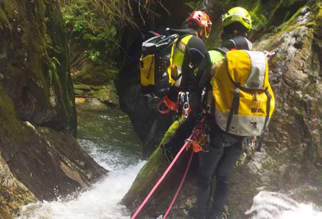 soccorso canyoning forra uomini