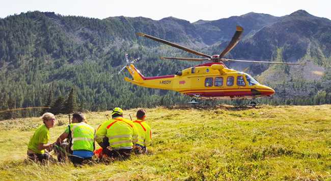 elicottero soccorritori terra