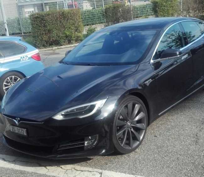 tesla s polstrada