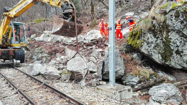 lavori gru re meis Frana VigezzinaCentovalli Lavori di ripristino