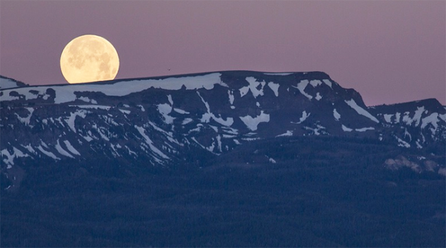 luna piena montagna neve