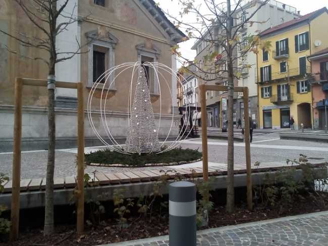 piazzabeltramiomegna natale2018