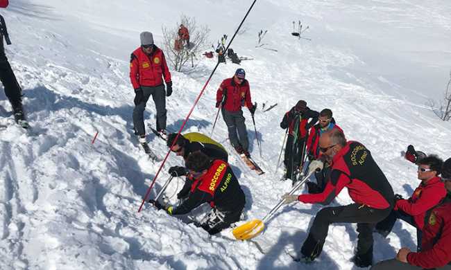 soccorso valanga scavatori