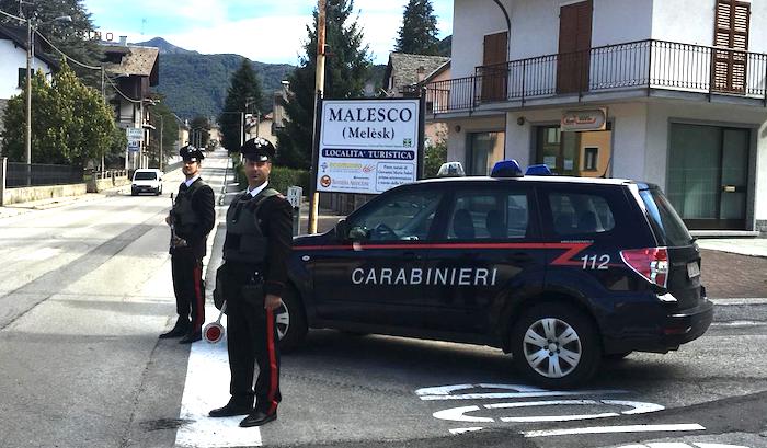 Malesco: approfitta della lite tra due clienti e ruba portafogli. Denunciato