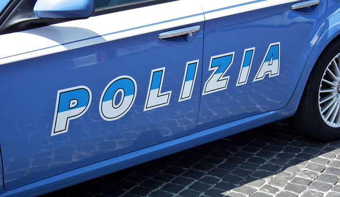 Ruba uno smartphone a una turista, tradito dalla geolocalizzazione