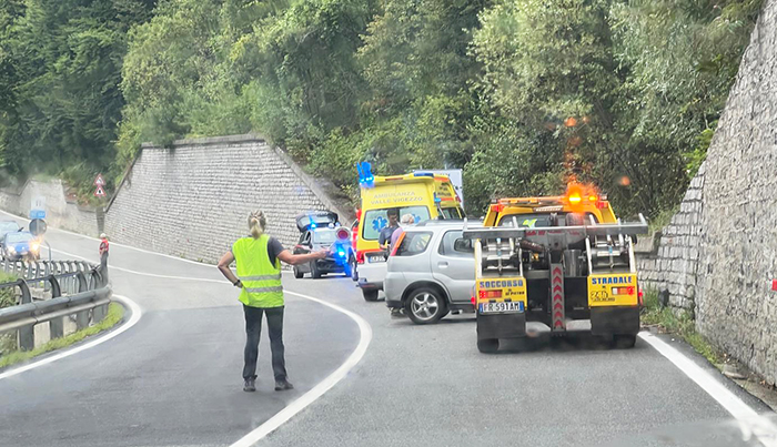 Vigezzo, incidente sulla ss 337: perde il controllo dell'auto e sbatte
