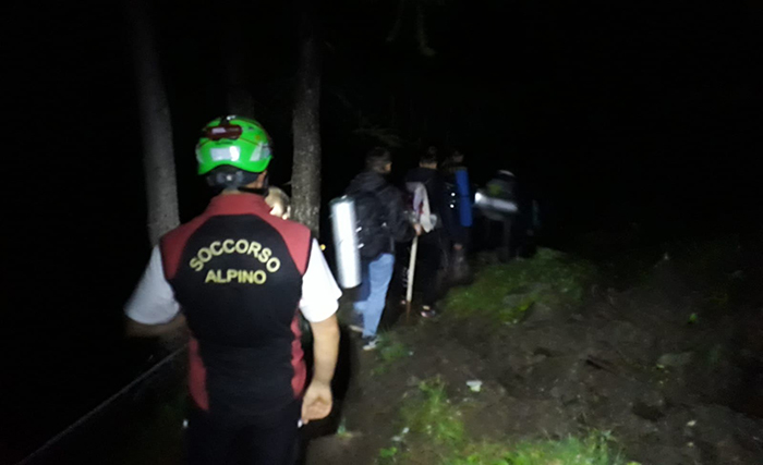 Un fungiatt disperso in Vigezzo, ritrovata la sua Volvo V60 Bianca. Soccorritori in azione