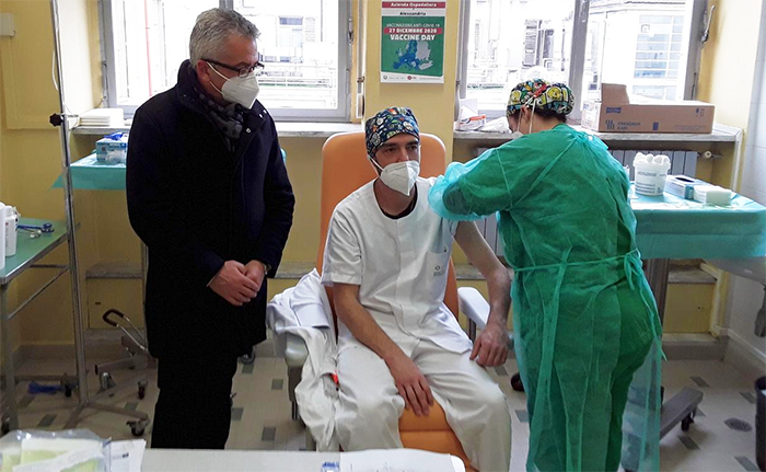 Sono 7.607, tra cui 5.520 ultraottantenni, le persone che hanno ricevuto oggi il vaccino contro il Covid 