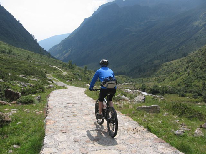 Due ruote a noleggio per andare alla scoperta della Val Grande
